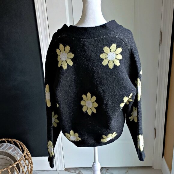 NWOT! COZY FLOWER CARDIGAN SWEATER SZ M - Picture 4 of 5